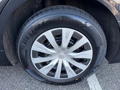 2022 Toyota Camry Hybrid LE