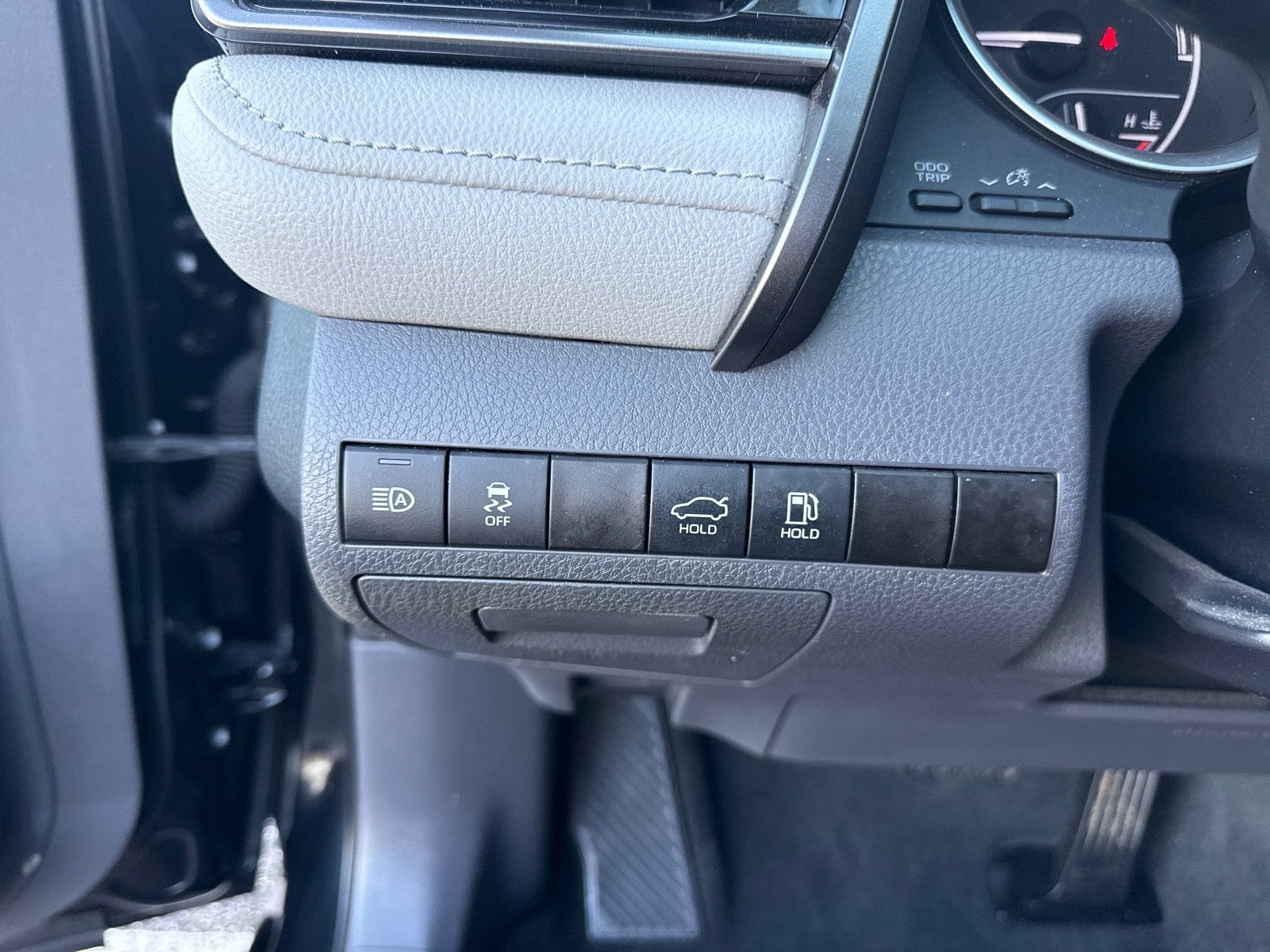 2022 Toyota Camry Hybrid LE