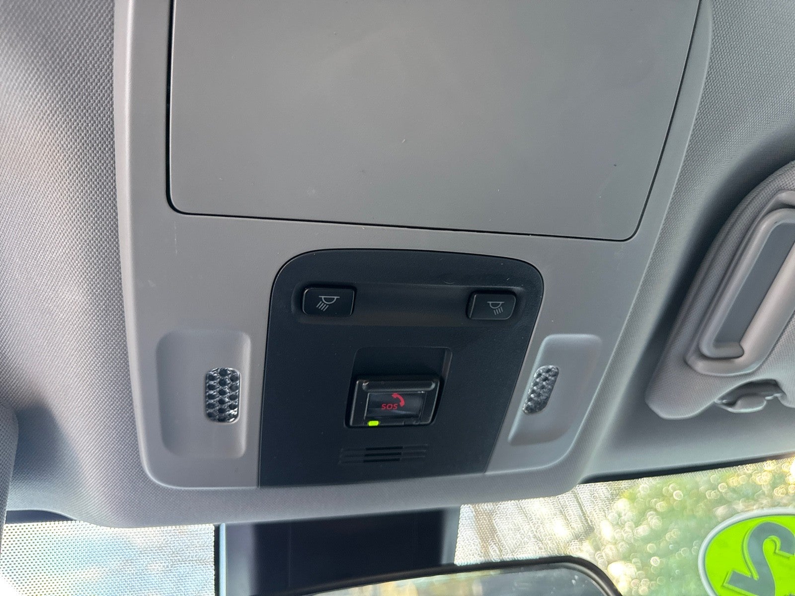 2022 Toyota Camry Hybrid LE