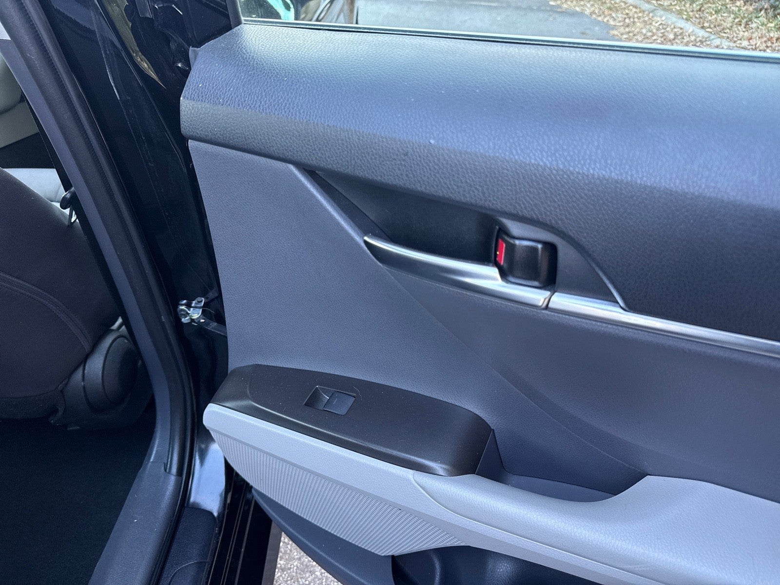 2022 Toyota Camry Hybrid LE