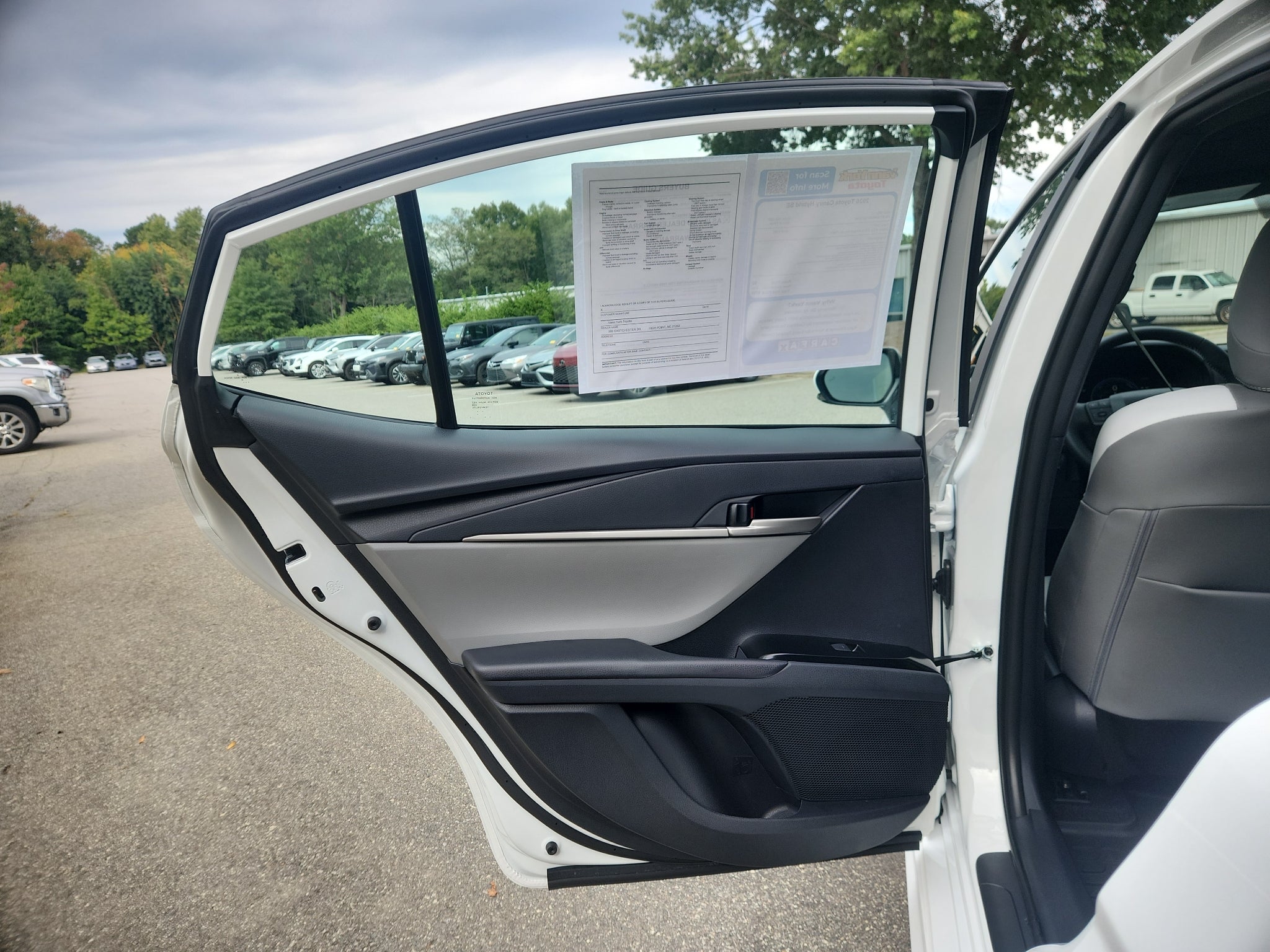 2026 Toyota Camry Hybrid SE