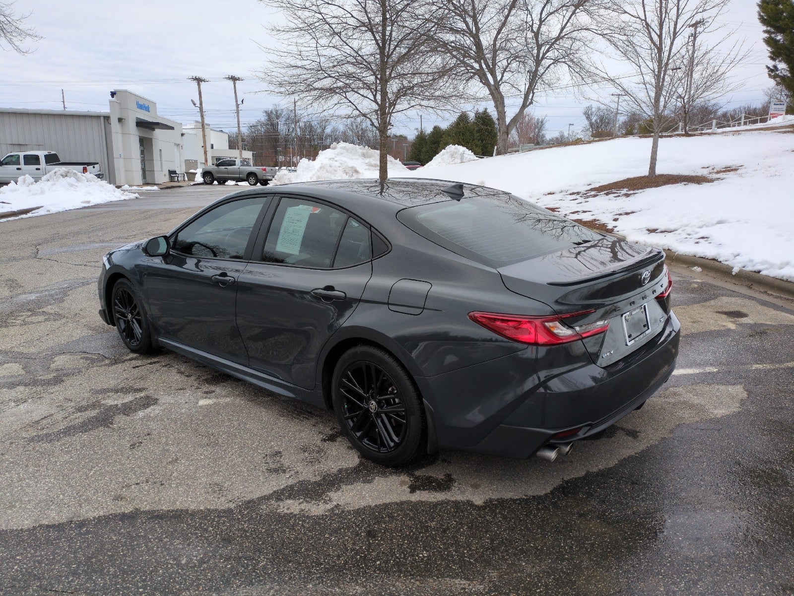 2025 Toyota Camry SE