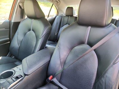 2022 Toyota Camry Hybrid XLE