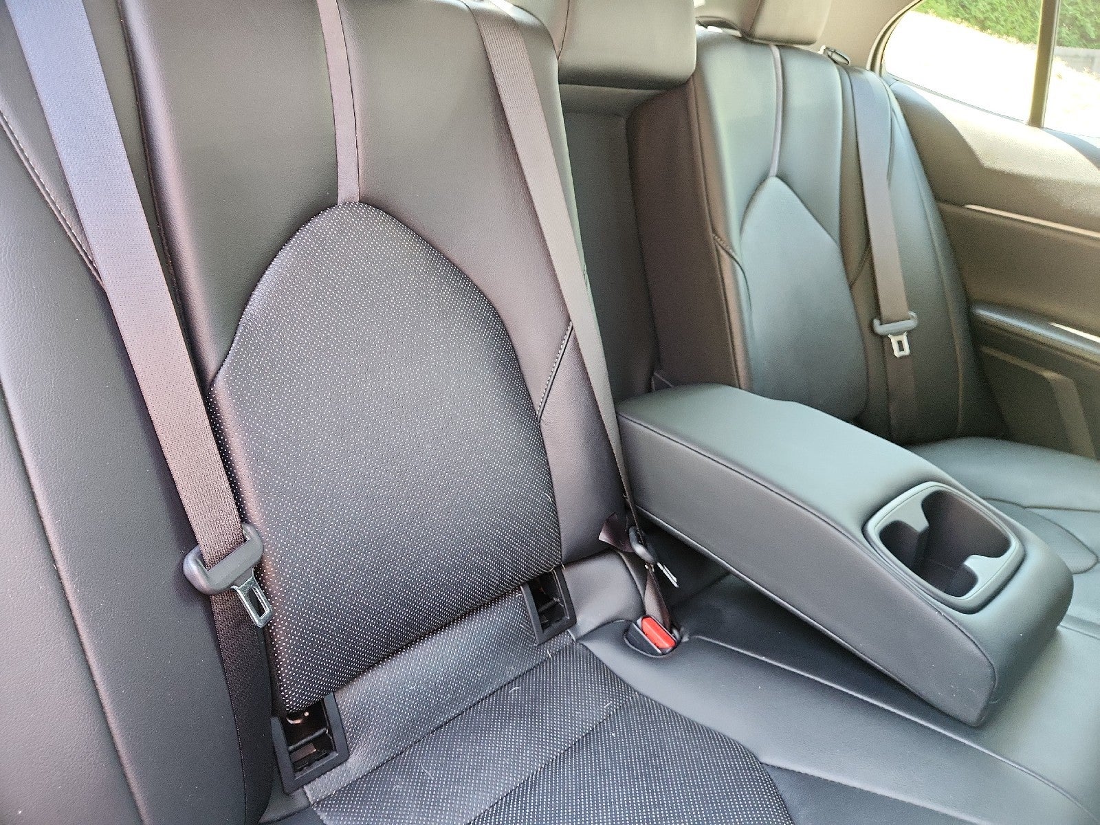 2022 Toyota Camry Hybrid XLE