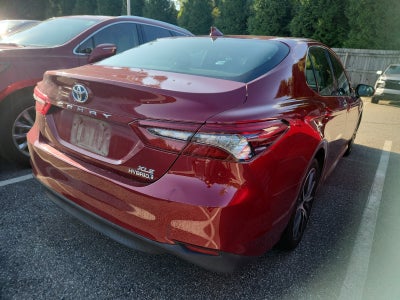 2022 Toyota Camry Hybrid XLE
