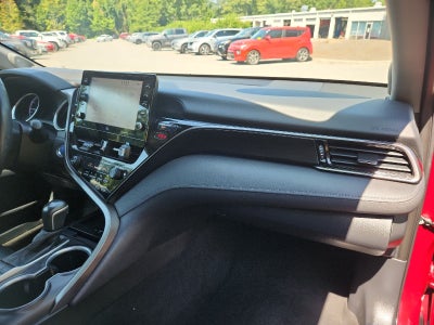 2022 Toyota Camry Hybrid XLE