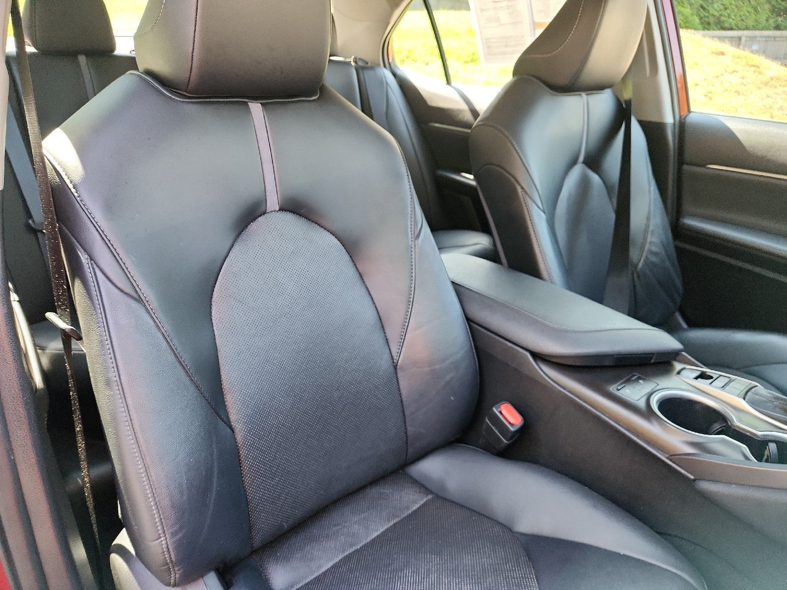 2022 Toyota Camry Hybrid XLE