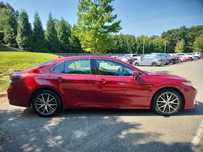 2022 Toyota Camry Hybrid XLE