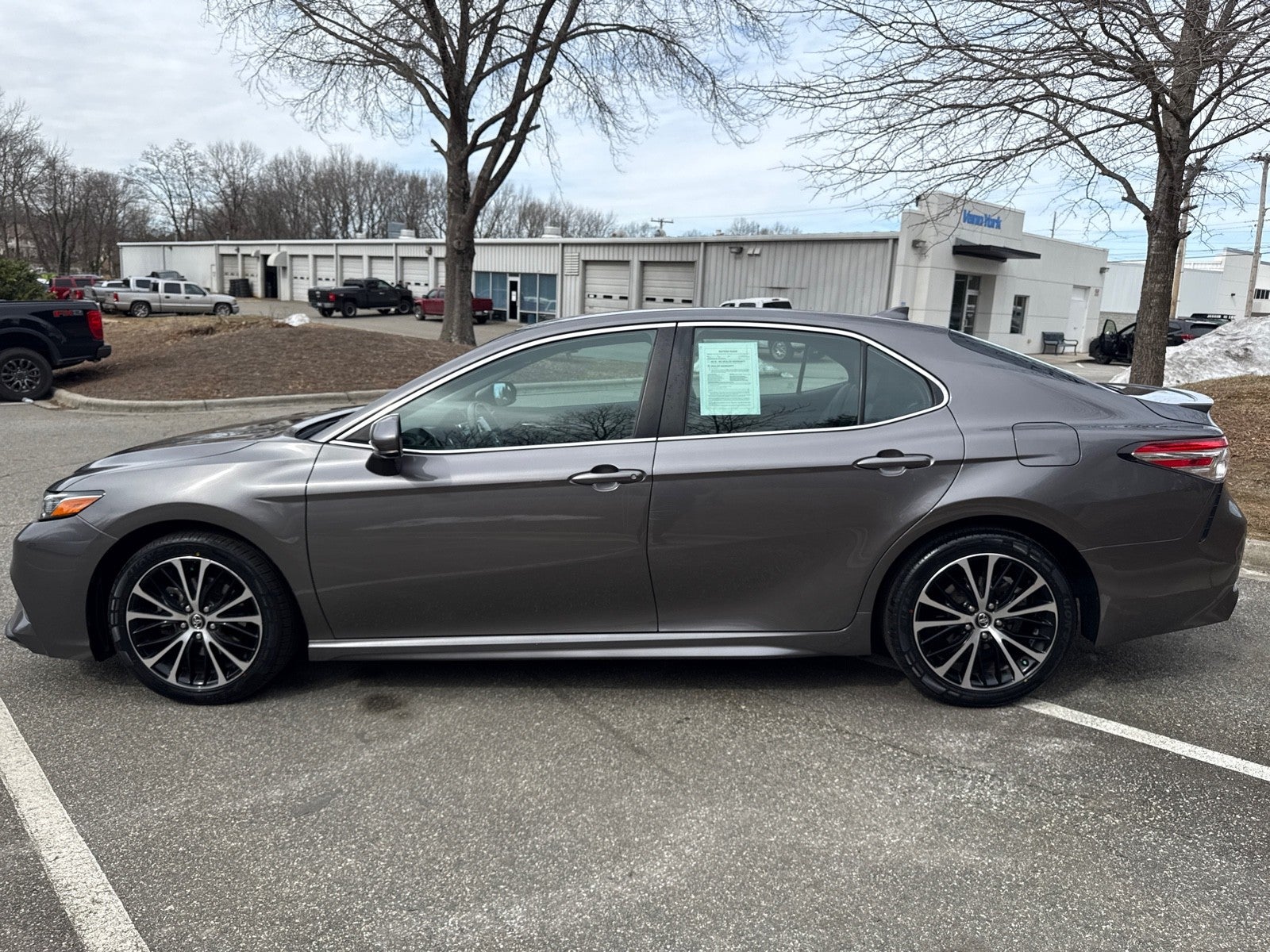 2020 Toyota Camry SE