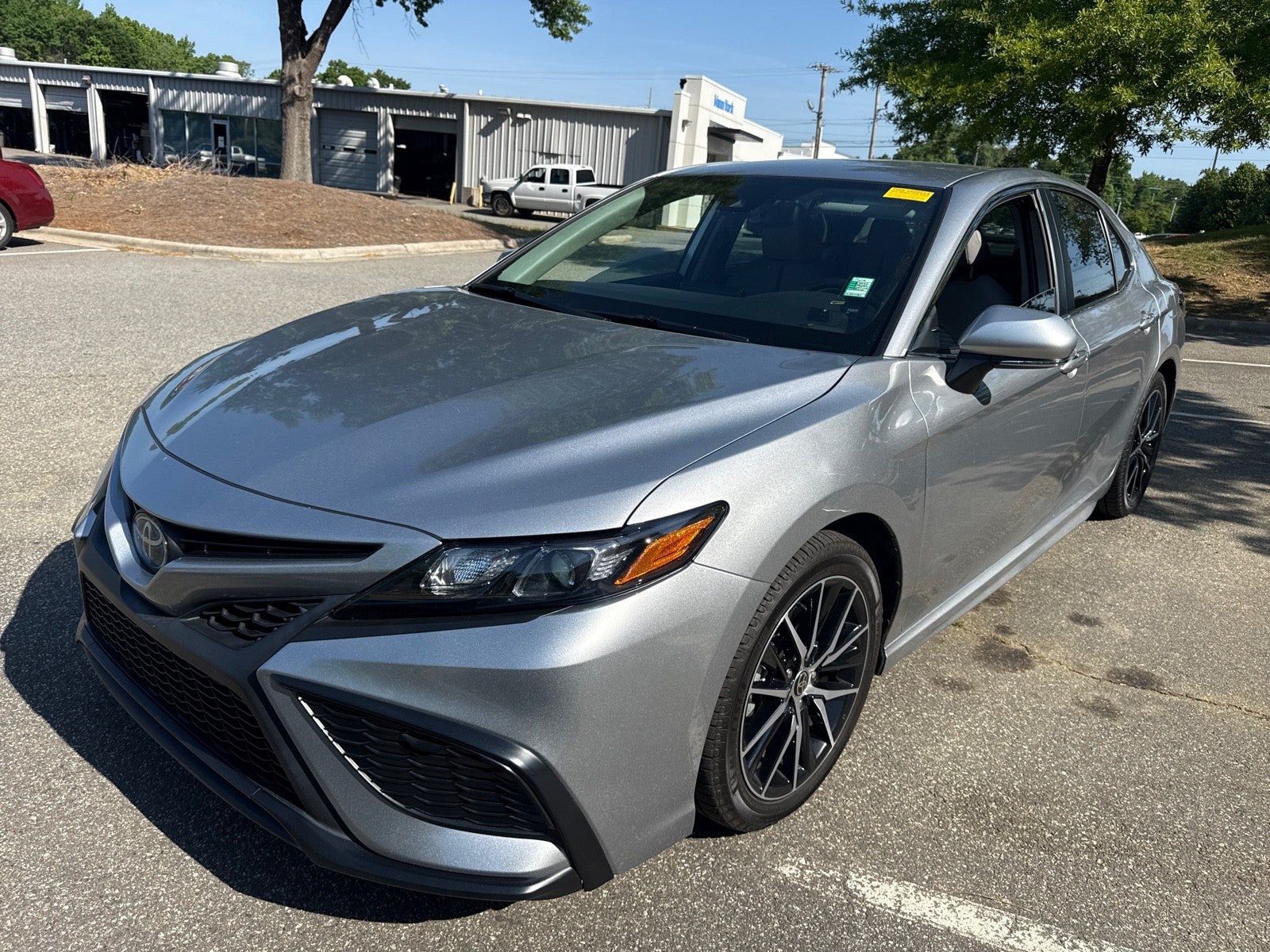 2022 Toyota Camry Hybrid SE