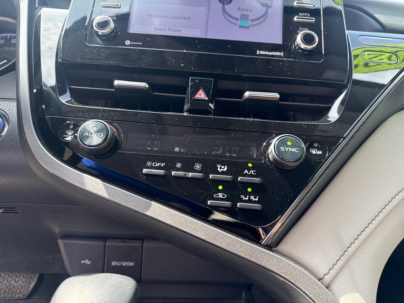 2022 Toyota Camry Hybrid SE