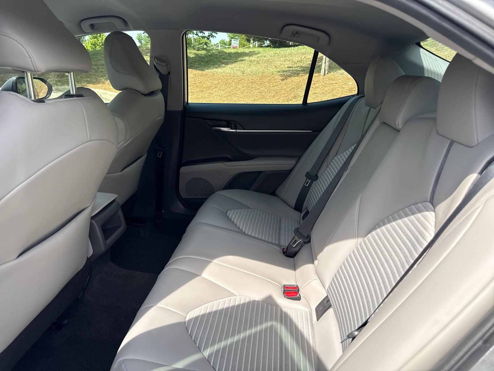 2022 Toyota Camry Hybrid SE
