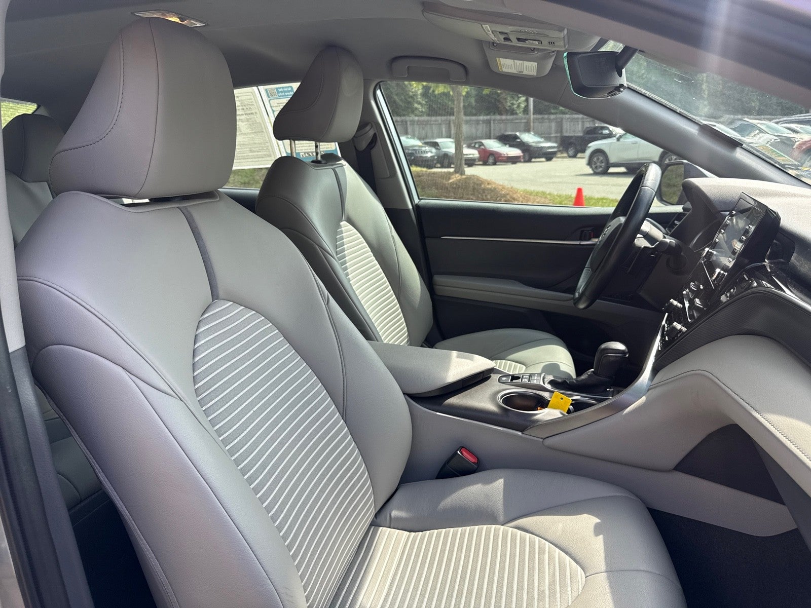 2022 Toyota Camry Hybrid SE