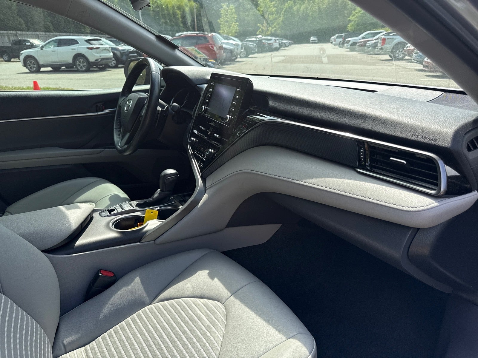 2022 Toyota Camry Hybrid SE
