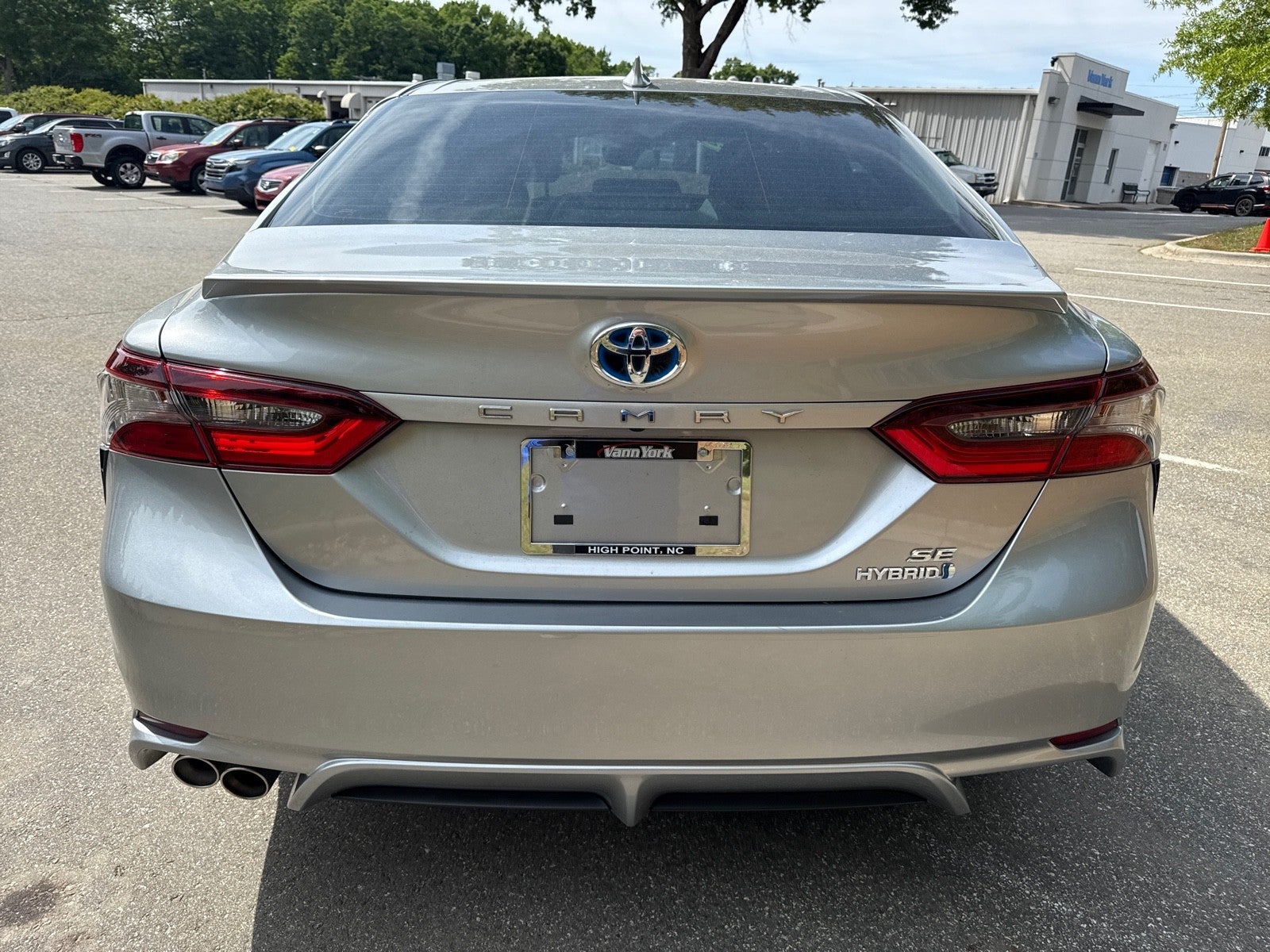 2022 Toyota Camry Hybrid SE