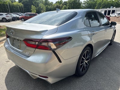 2022 Toyota Camry Hybrid SE