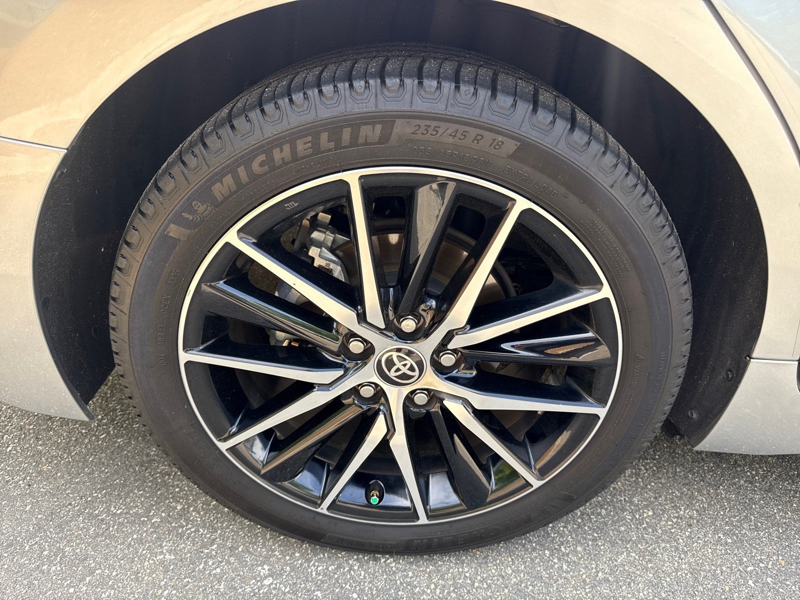 2022 Toyota Camry Hybrid SE