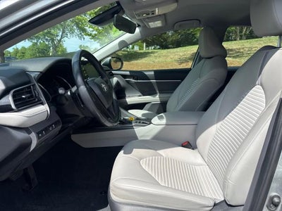 2022 Toyota Camry Hybrid SE