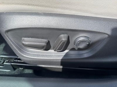 2022 Toyota Camry Hybrid SE