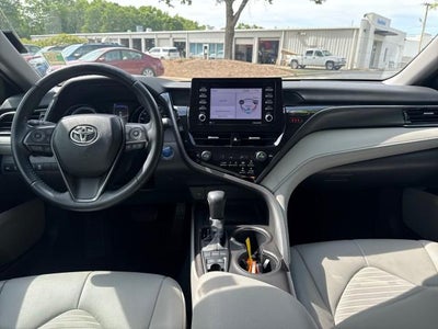 2022 Toyota Camry Hybrid SE