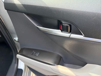2022 Toyota Camry Hybrid SE