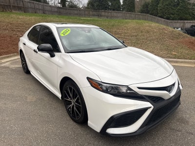 2022 Toyota Camry Hybrid SE