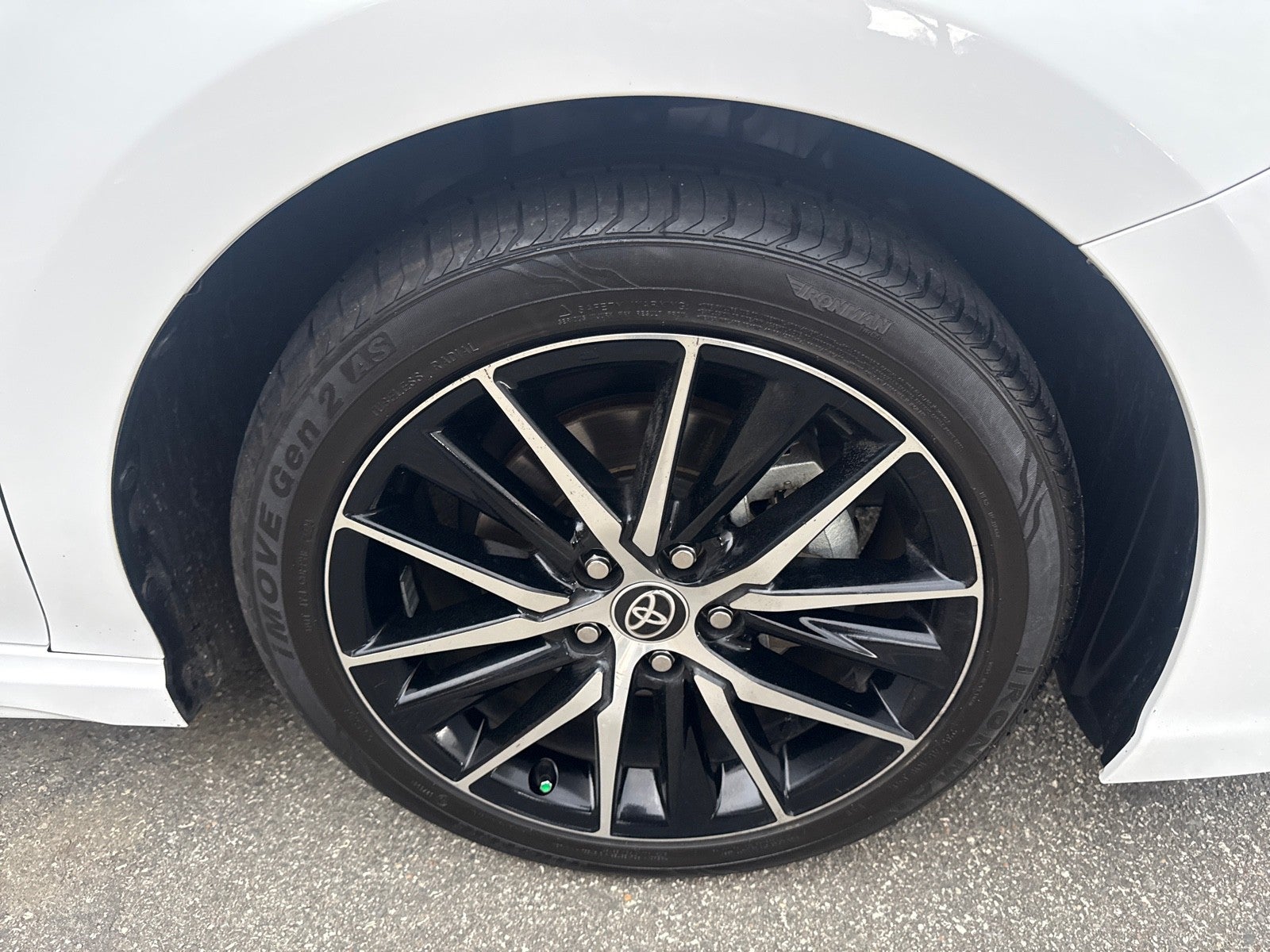 2022 Toyota Camry Hybrid SE