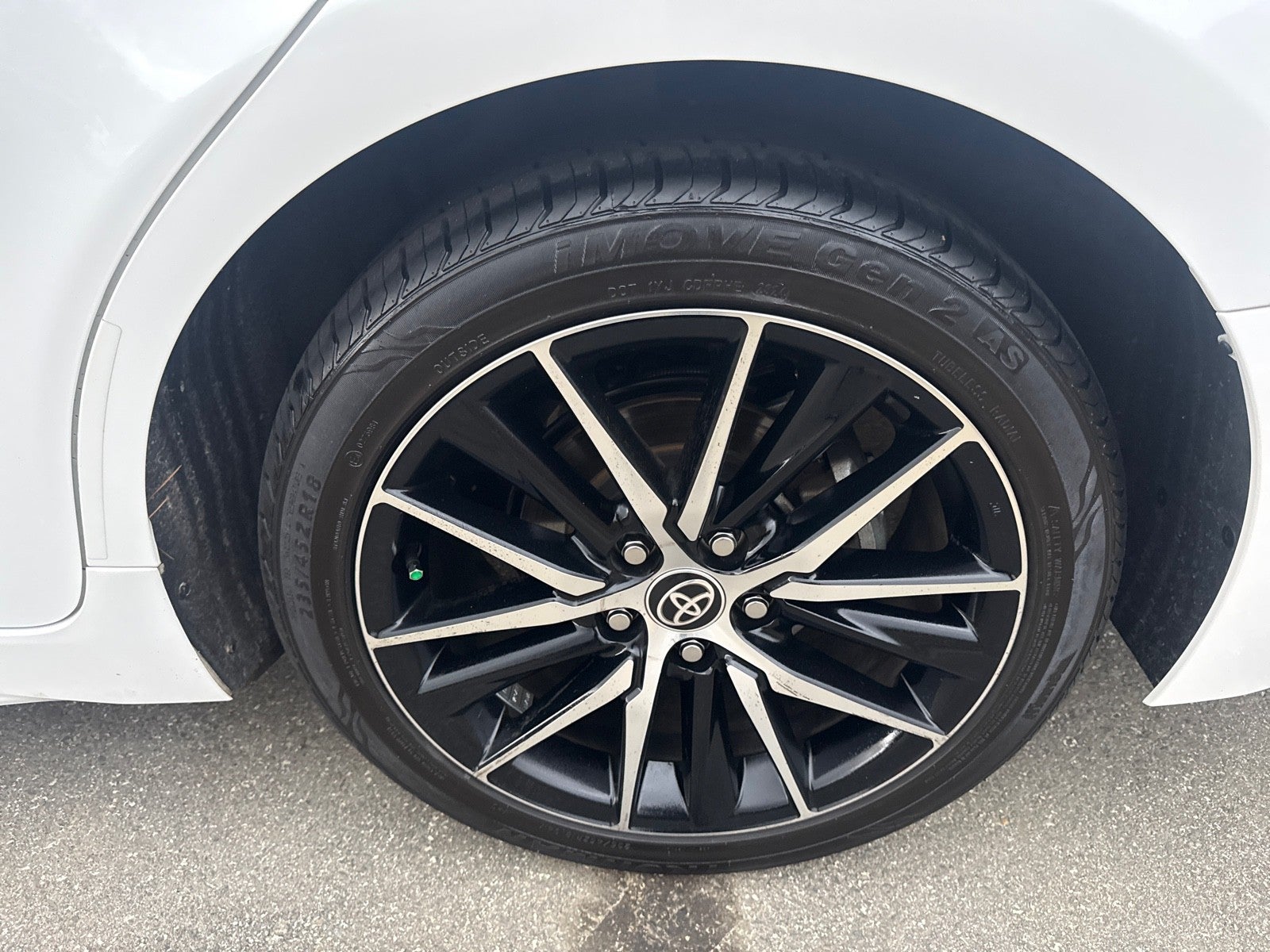 2022 Toyota Camry Hybrid SE