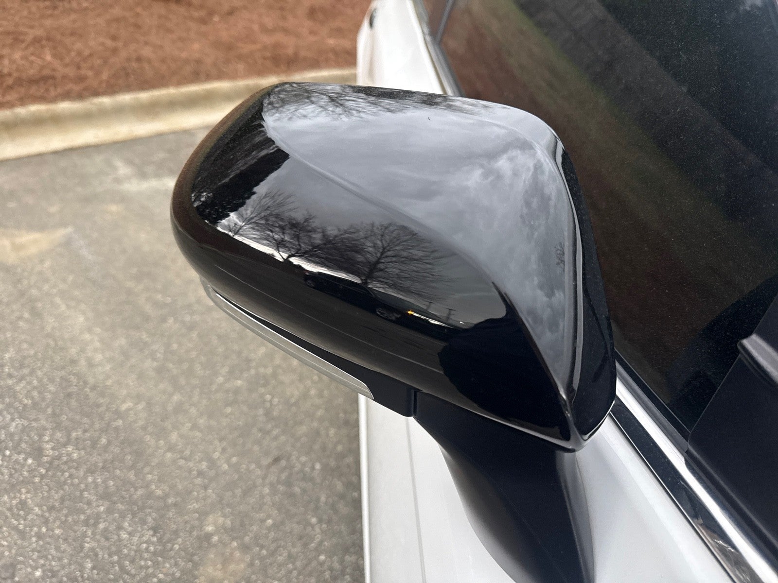 2022 Toyota Camry Hybrid SE