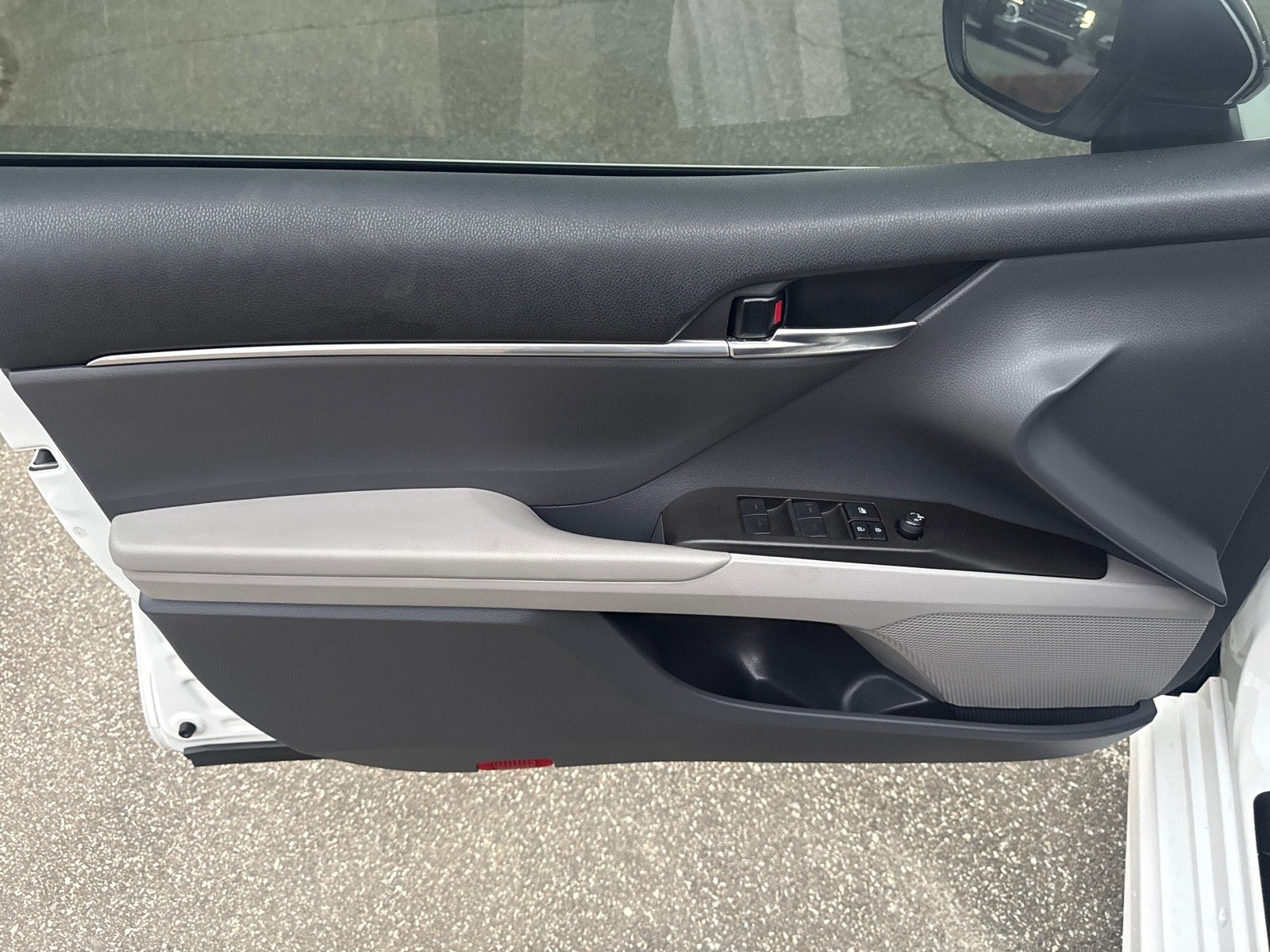 2022 Toyota Camry Hybrid SE