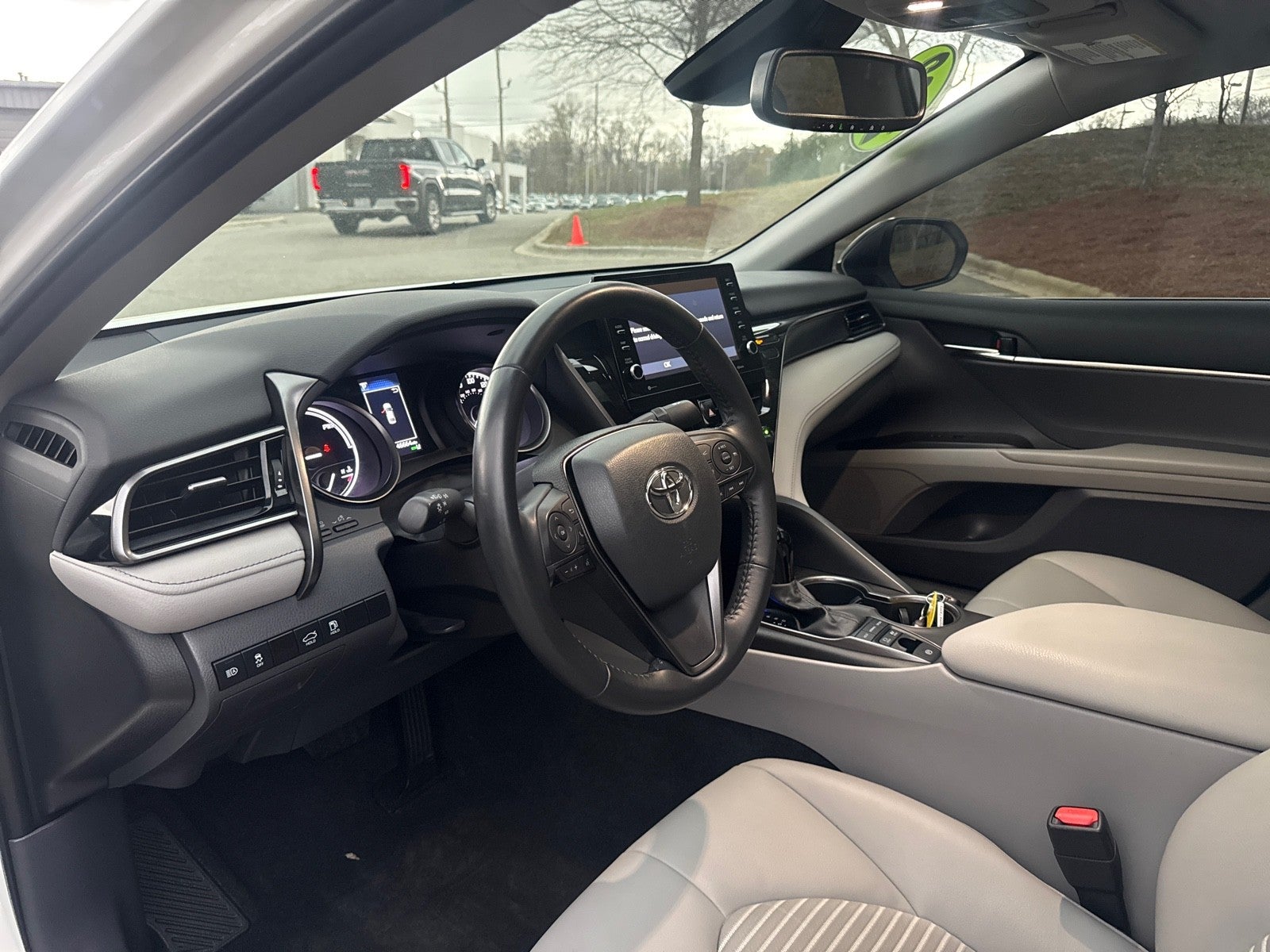 2022 Toyota Camry Hybrid SE