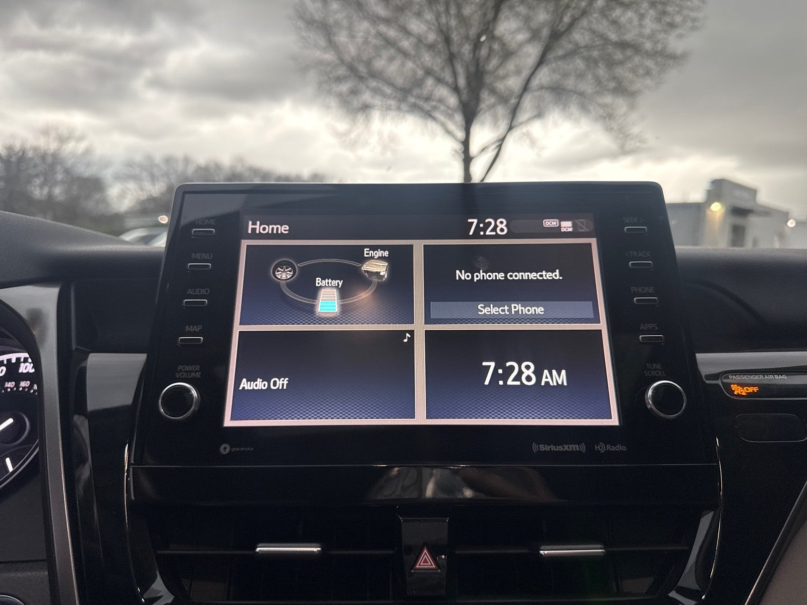 2022 Toyota Camry Hybrid SE