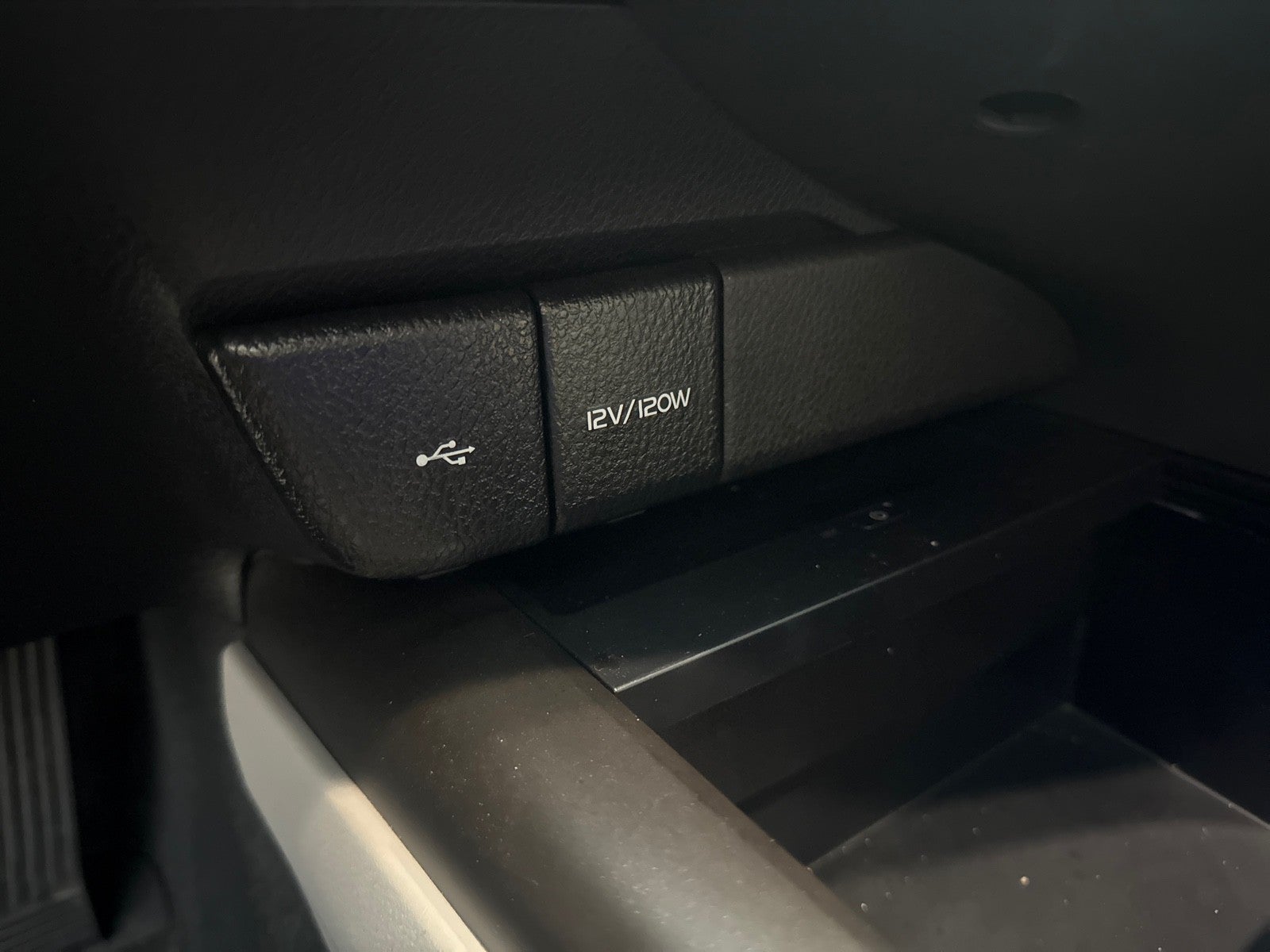 2022 Toyota Camry Hybrid SE