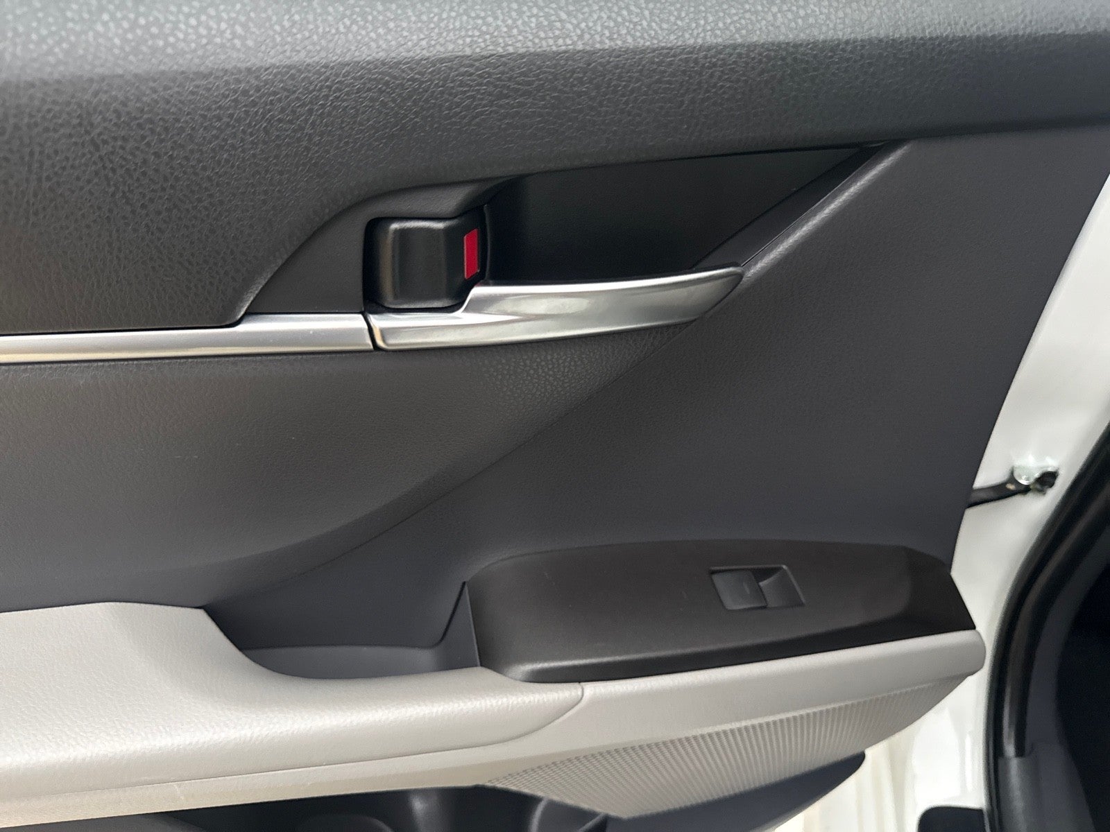 2022 Toyota Camry Hybrid SE