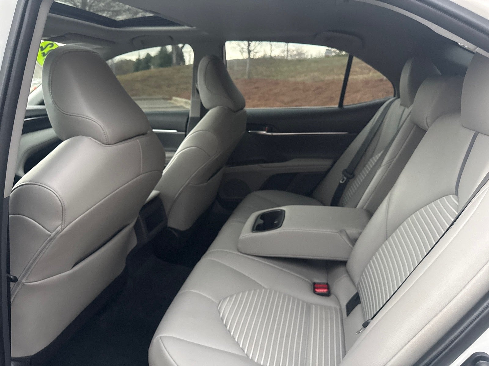 2022 Toyota Camry Hybrid SE