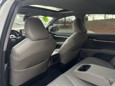 2022 Toyota Camry Hybrid SE