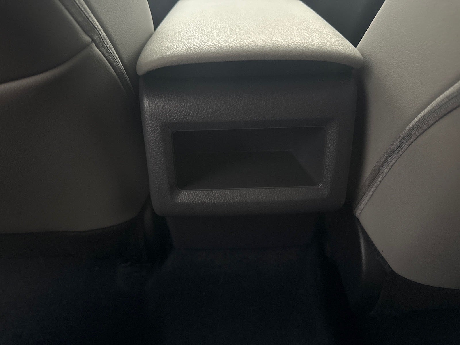 2022 Toyota Camry Hybrid SE