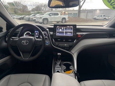 2022 Toyota Camry Hybrid SE