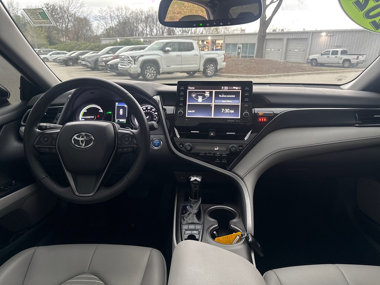 2022 Toyota Camry Hybrid SE