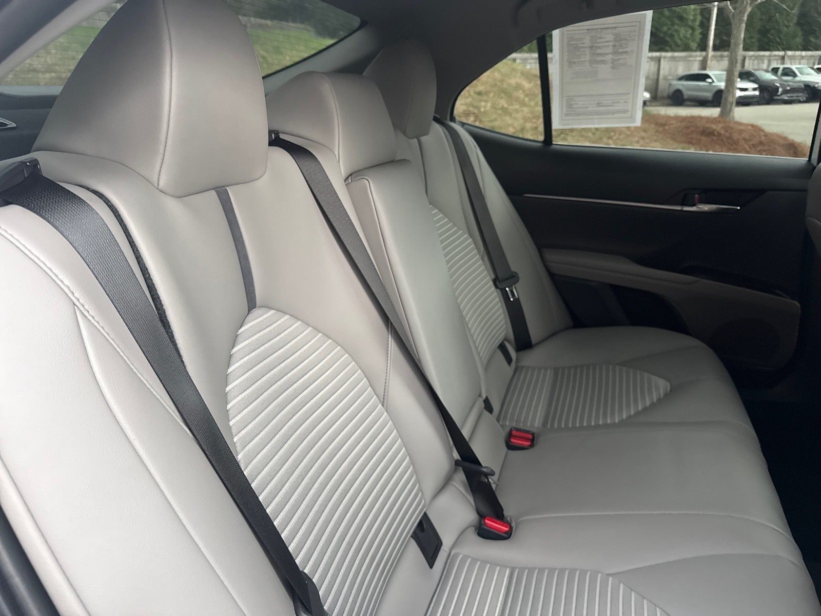 2022 Toyota Camry Hybrid SE