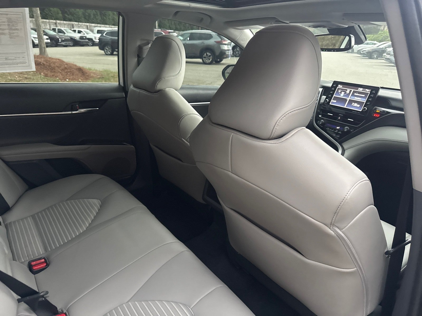 2022 Toyota Camry Hybrid SE