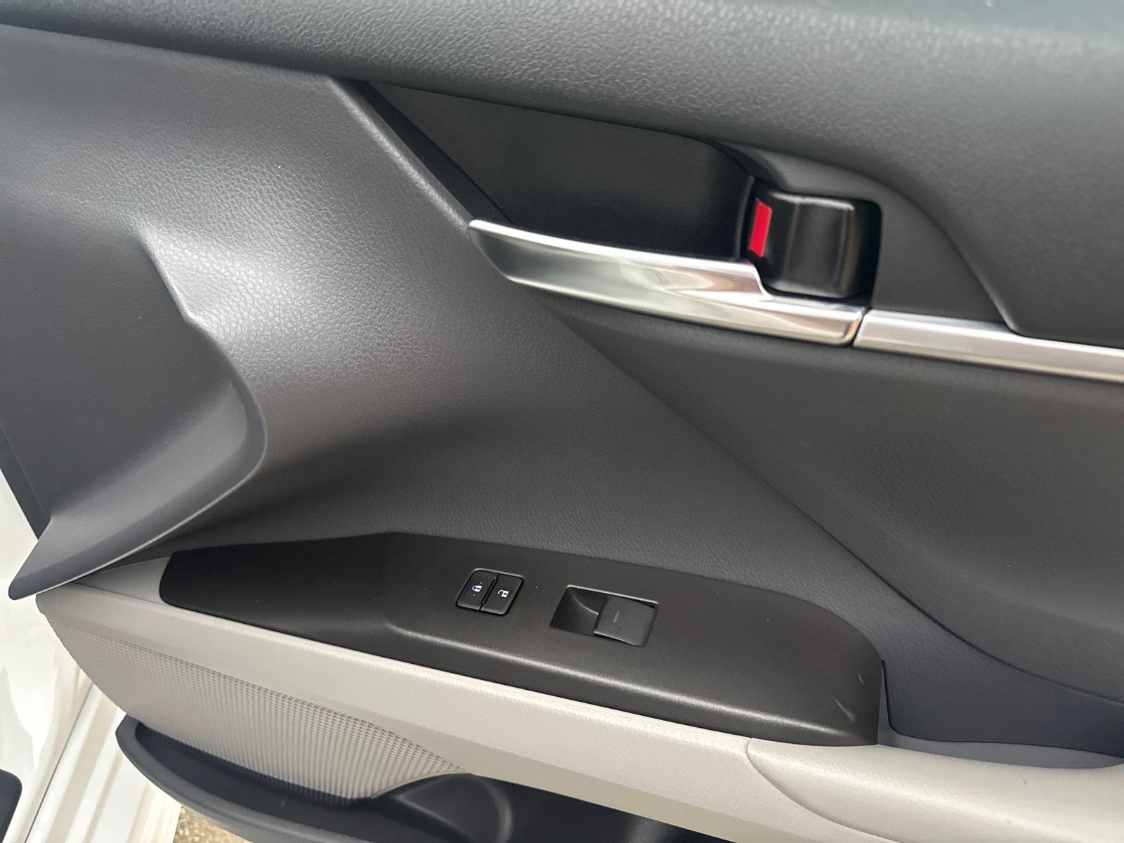 2022 Toyota Camry Hybrid SE