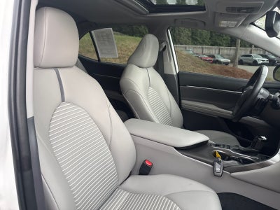 2022 Toyota Camry Hybrid SE