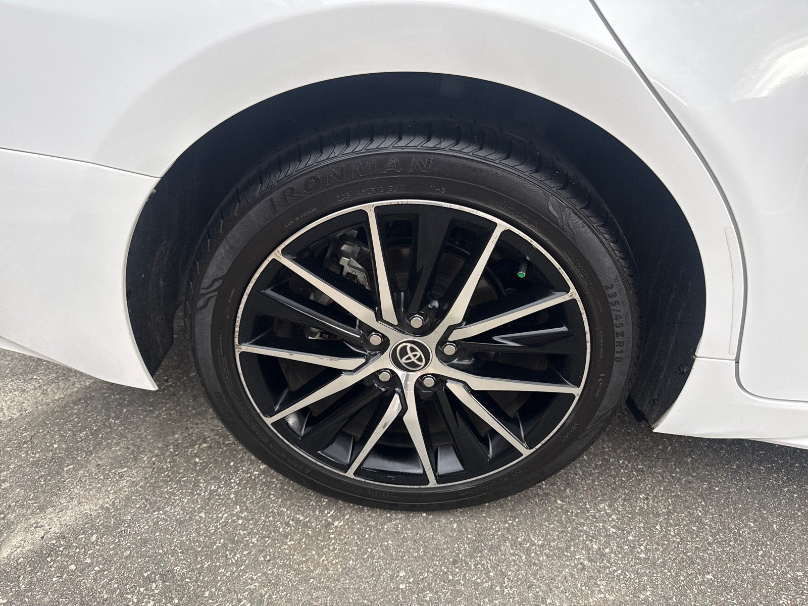 2022 Toyota Camry Hybrid SE