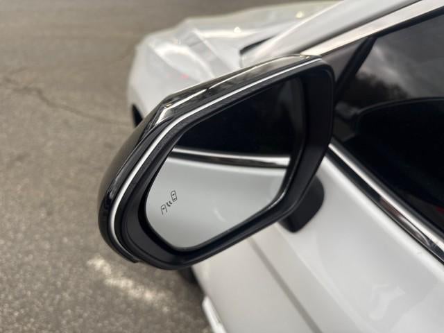 2022 Toyota Camry Hybrid SE