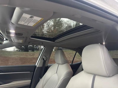 2022 Toyota Camry Hybrid SE