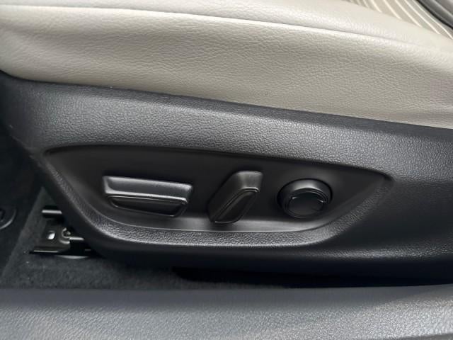 2022 Toyota Camry Hybrid SE