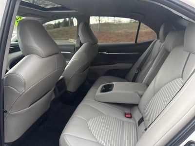 2022 Toyota Camry Hybrid SE