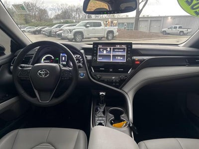 2022 Toyota Camry Hybrid SE