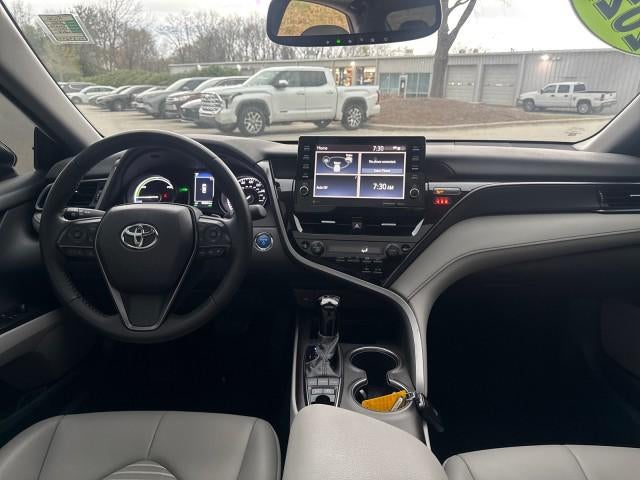 2022 Toyota Camry Hybrid SE
